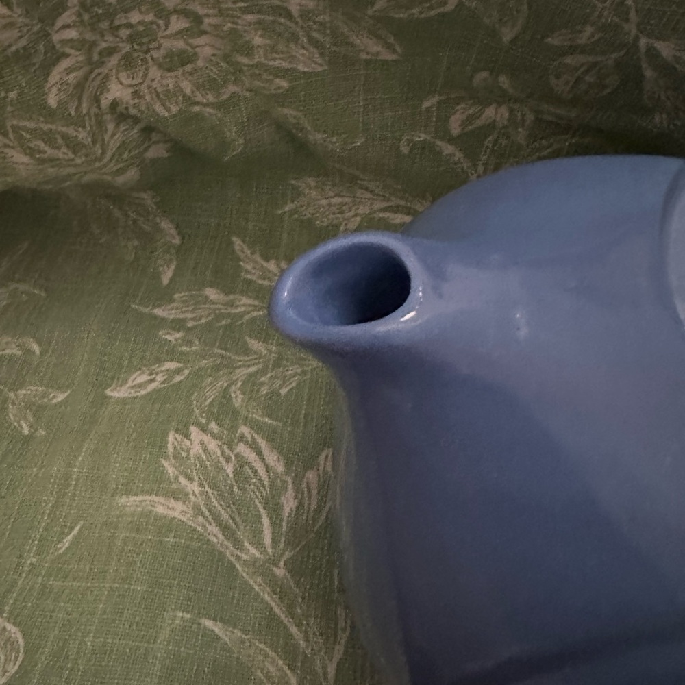 Blue teapot pitcher made for Westinghouse by Hall China - Picture 6 of 6